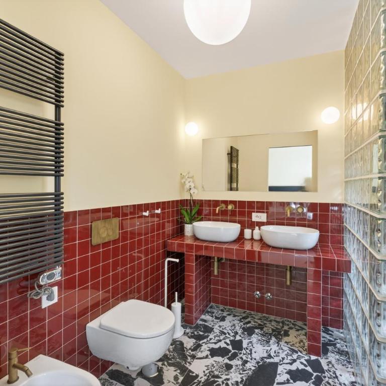Elegant 2BR Apt a few steps from Sorrento Centre - Three-Bedroom Apartment - 2