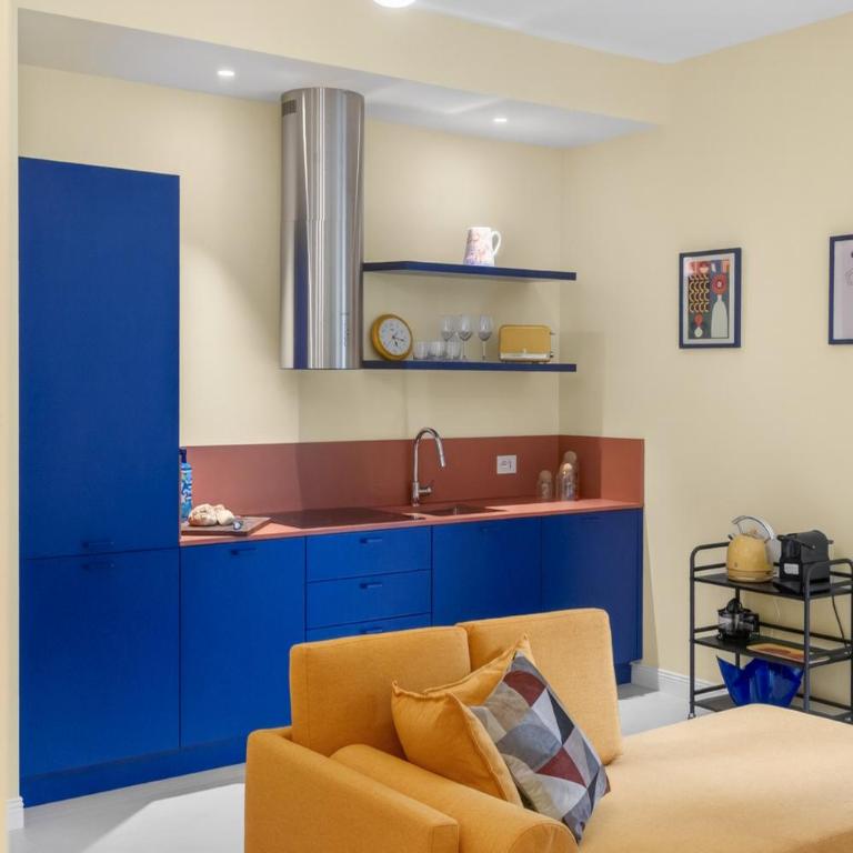 Elegant 2BR Apt a few steps from Sorrento Centre - Three-Bedroom Apartment - 10