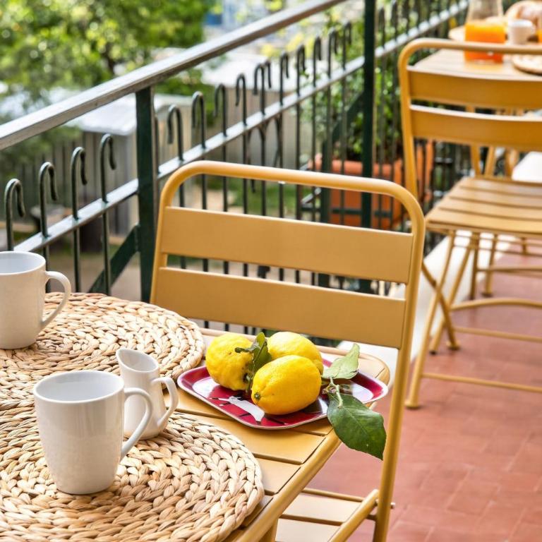 Elegant 2BR Apt a few steps from Sorrento Centre - Three-Bedroom Apartment - 6
