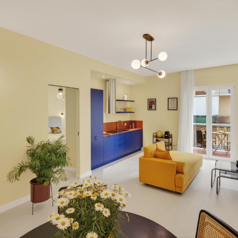 Elegant 2BR Apt a few steps from Sorrento Centre - Three-Bedroom Apartment - 4