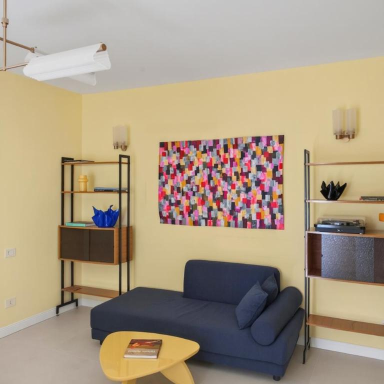 Elegant 2BR Apt a few steps from Sorrento Centre - Three-Bedroom Apartment - 12