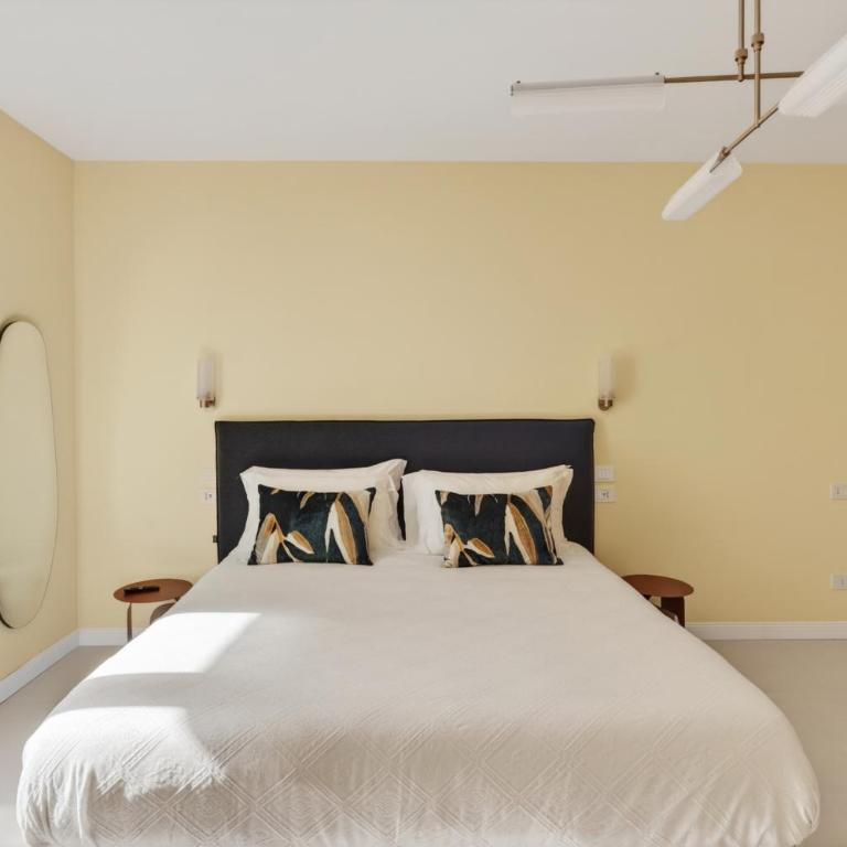 Elegant 2BR Apt a few steps from Sorrento Centre - Three-Bedroom Apartment - 30