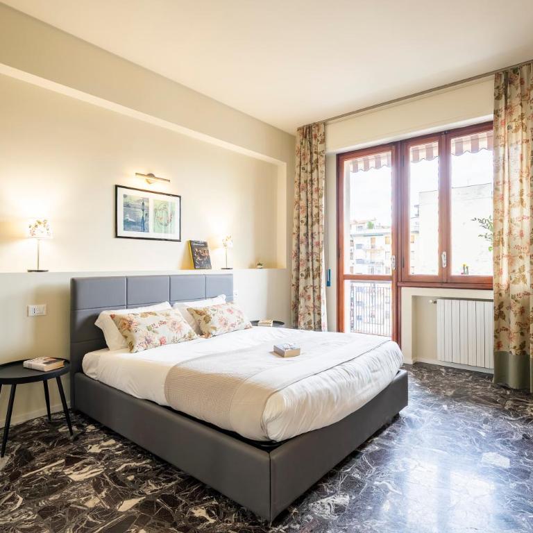 Scena Illustrata-Redi -4 double rooms-near the TRAM - Camera Matrimoniale con Balcone - 7