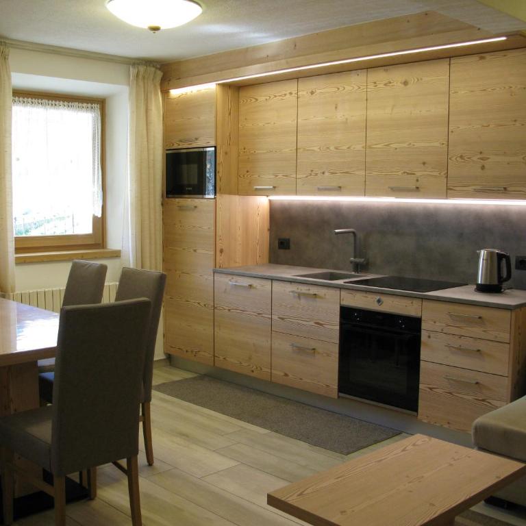 Casa Silvia by Alpenwhite - Two-Bedroom Deluxe Apartment with Garden View - 2
