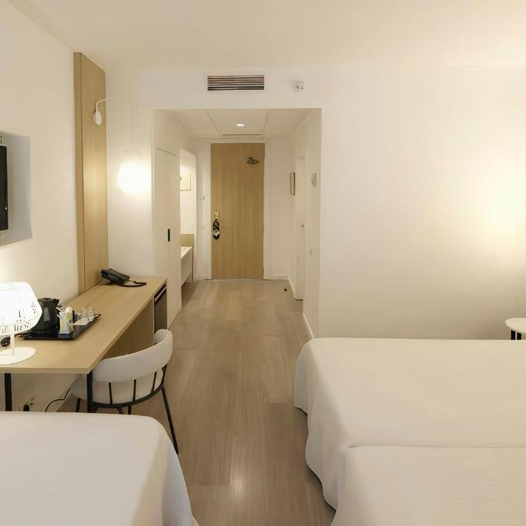 Sercotel Carlos III - Habitación Triple - 5