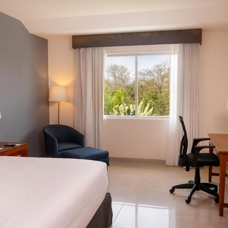 Courtyard by Marriott Playa del Carmen - Habitación con cama extragrande. - 2