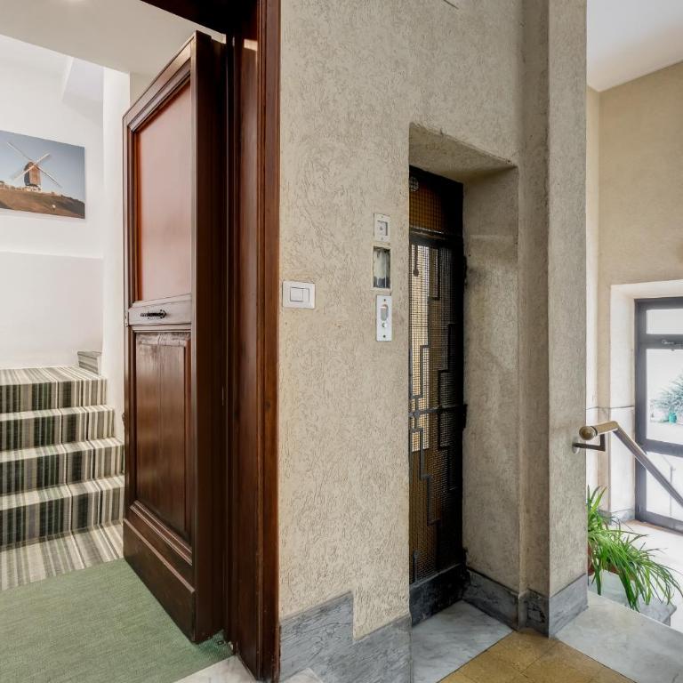 Micol's Place, bright apt 2 rooms, 2 toilets, near metro, 80 mq - Appartamento con 2 Camere da Letto - 40