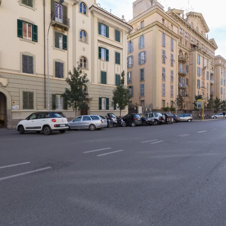 Micol's Place, bright apt 2 rooms, 2 toilets, near metro, 80 mq - Appartamento con 2 Camere da Letto - 42