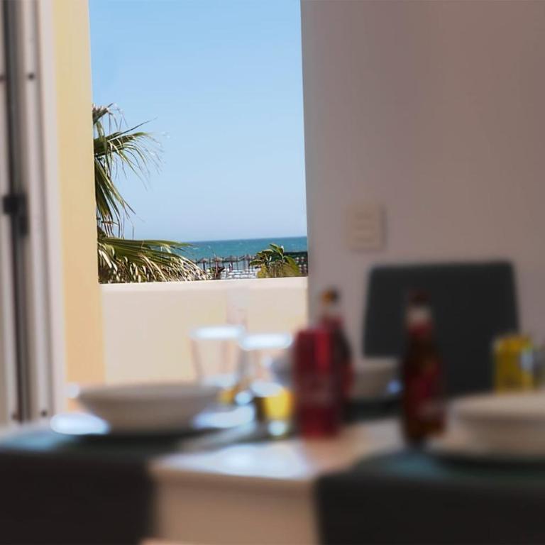 Beautiful Three-bedroom Apartment - Three-Bedroom Apartment with Water View - 6