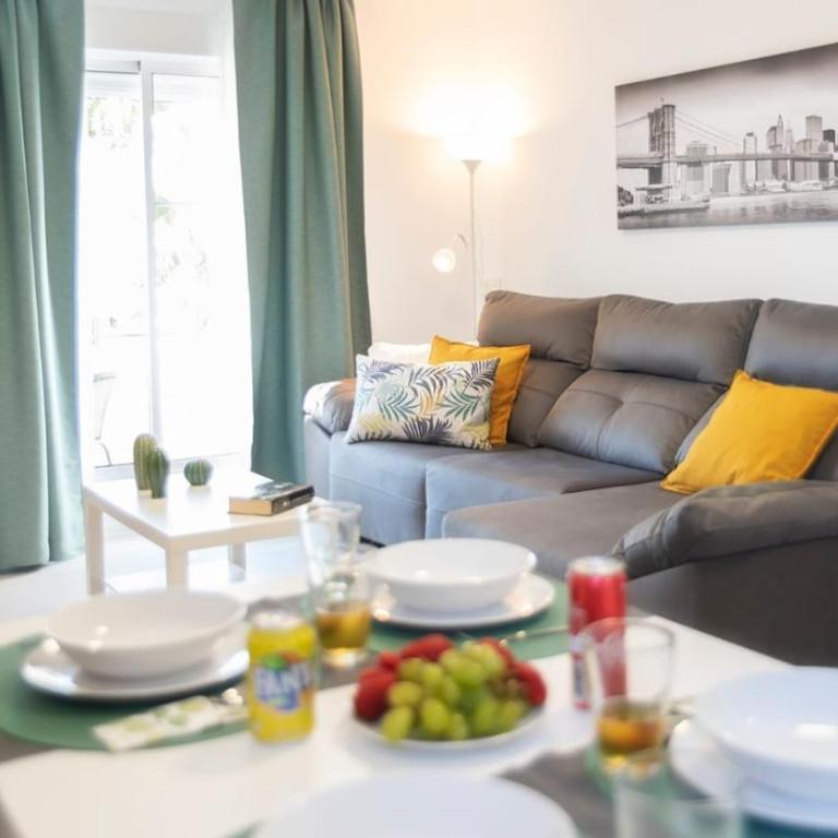 Beautiful Three-bedroom Apartment - Three-Bedroom Apartment with Water View - 4