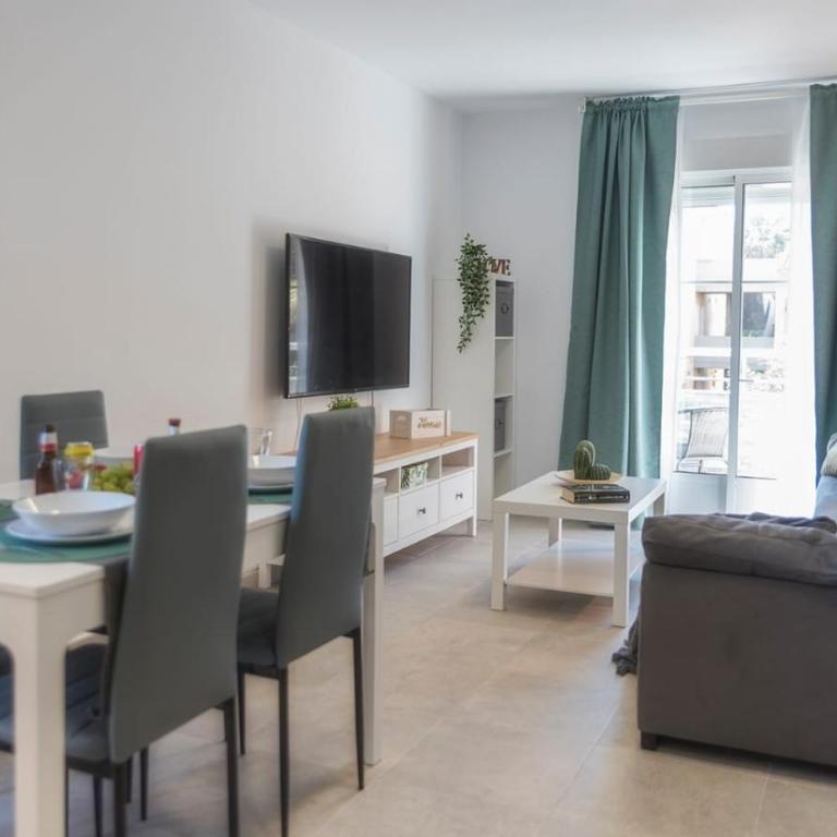 Beautiful Three-bedroom Apartment - Three-Bedroom Apartment with Water View - 7
