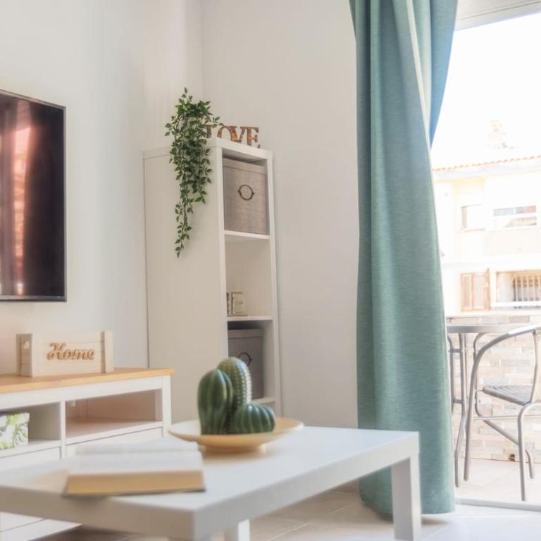 Beautiful Three-bedroom Apartment - Three-Bedroom Apartment with Water View - 2