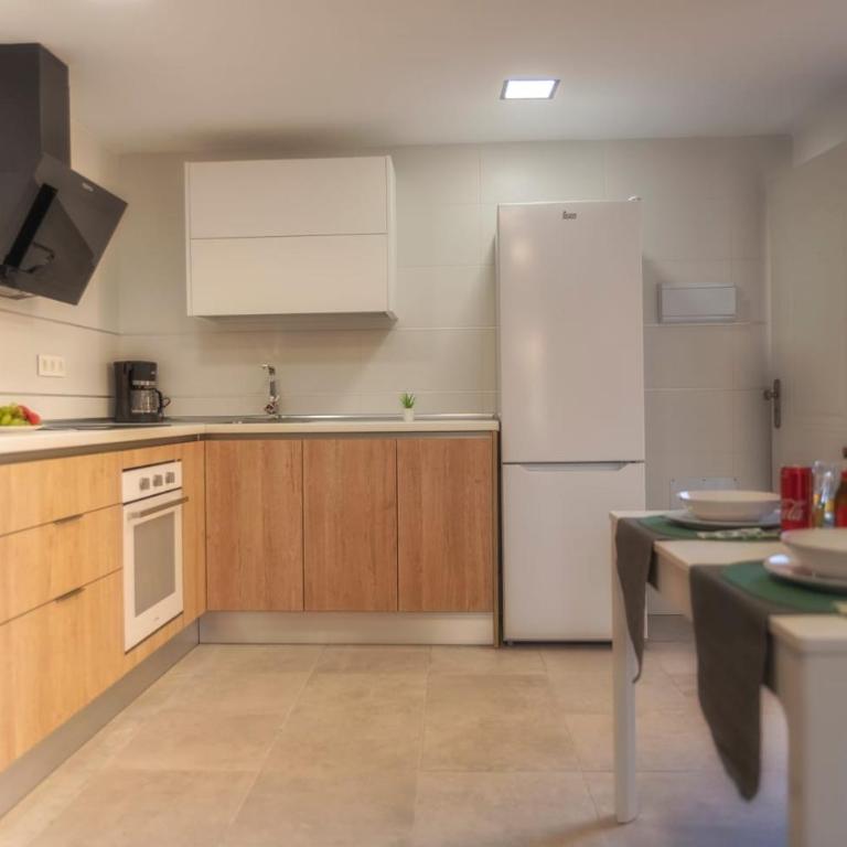 Beautiful Three-bedroom Apartment - Three-Bedroom Apartment with Water View - 5