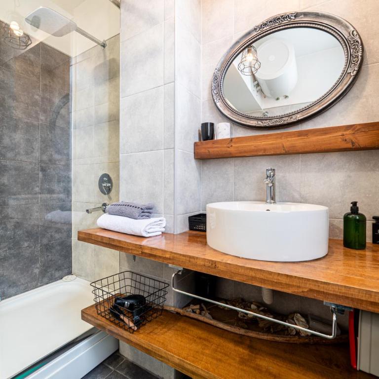 Cinema Courtyard Two Bedroom apartment - Main street - Appartement 2 Chambres - 8