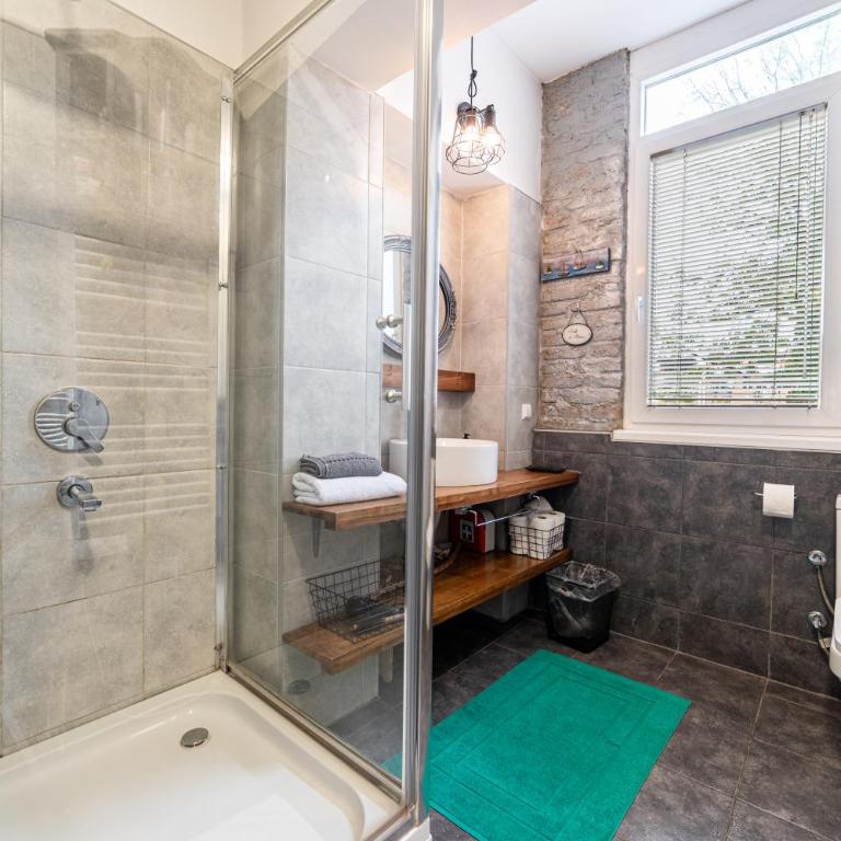 Cinema Courtyard Two Bedroom apartment - Main street - Appartement 2 Chambres - 9