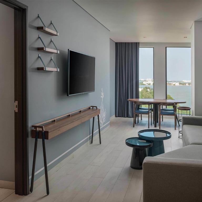 Canopy By Hilton Cancun La Isla - King Suite with Panoramic View - 4
