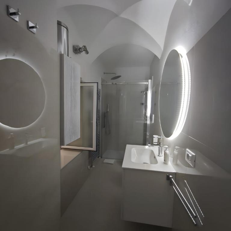 Domus Queen Eva - Apartment with Shower - 19