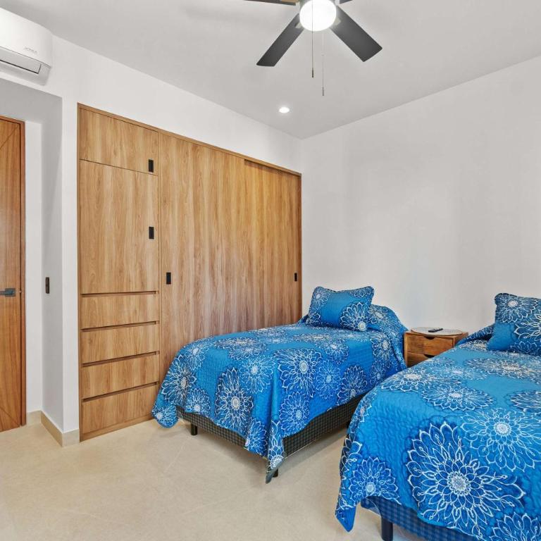 Marsala - 2 Blocks to Beach with Rooftop Pool - Apartment - 10