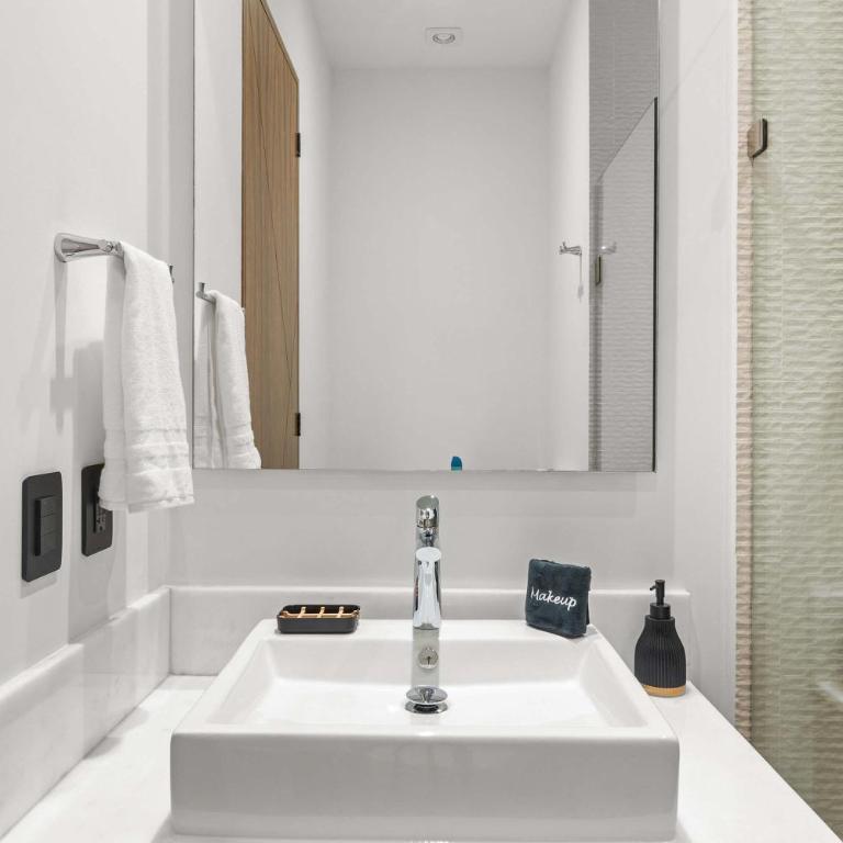Marsala - 2 Blocks to Beach with Rooftop Pool - Apartment - 26