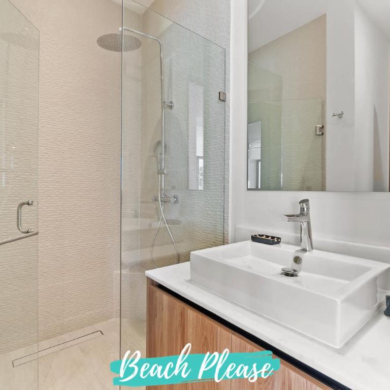Marsala - 2 Blocks to Beach with Rooftop Pool - Apartment - 31