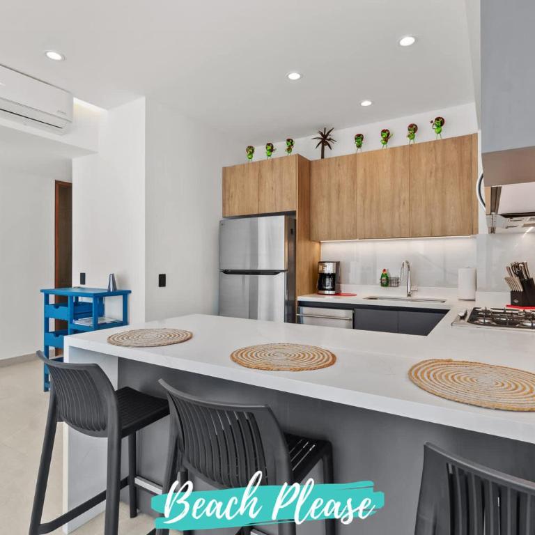 Marsala - 2 Blocks to Beach with Rooftop Pool - Apartment - 32