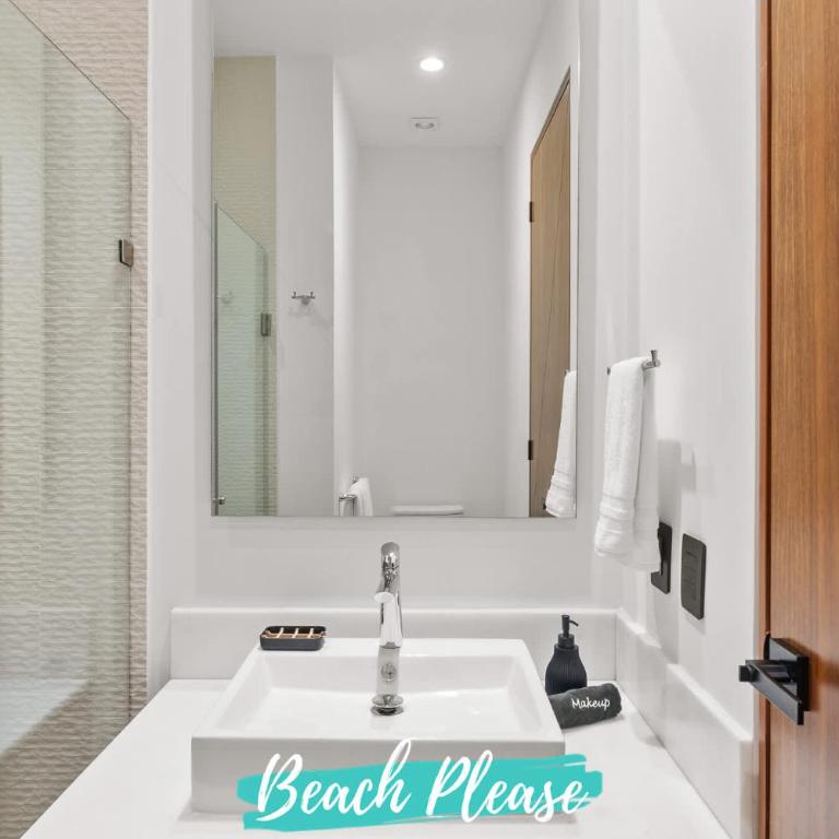 Marsala - 2 Blocks to Beach with Rooftop Pool - Apartment - 30