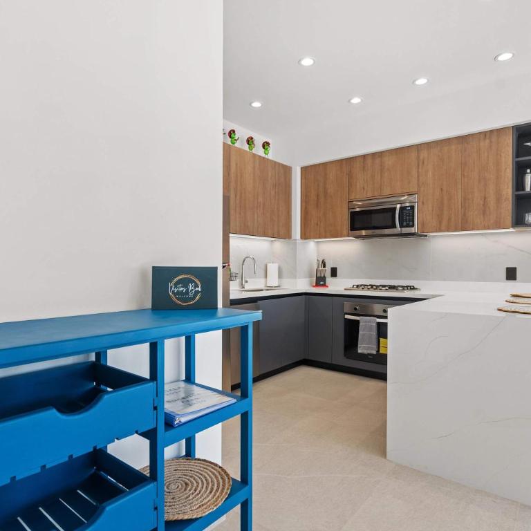 Marsala - 2 Blocks to Beach with Rooftop Pool - Apartment - 34