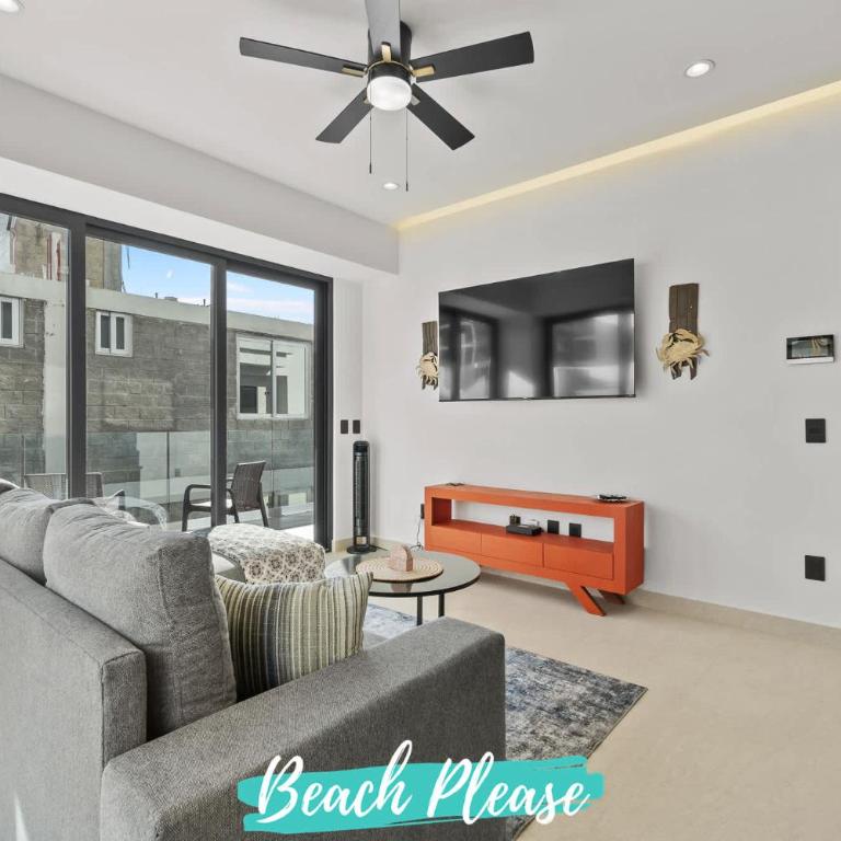 Marsala - 2 Blocks to Beach with Rooftop Pool - Apartment - 35