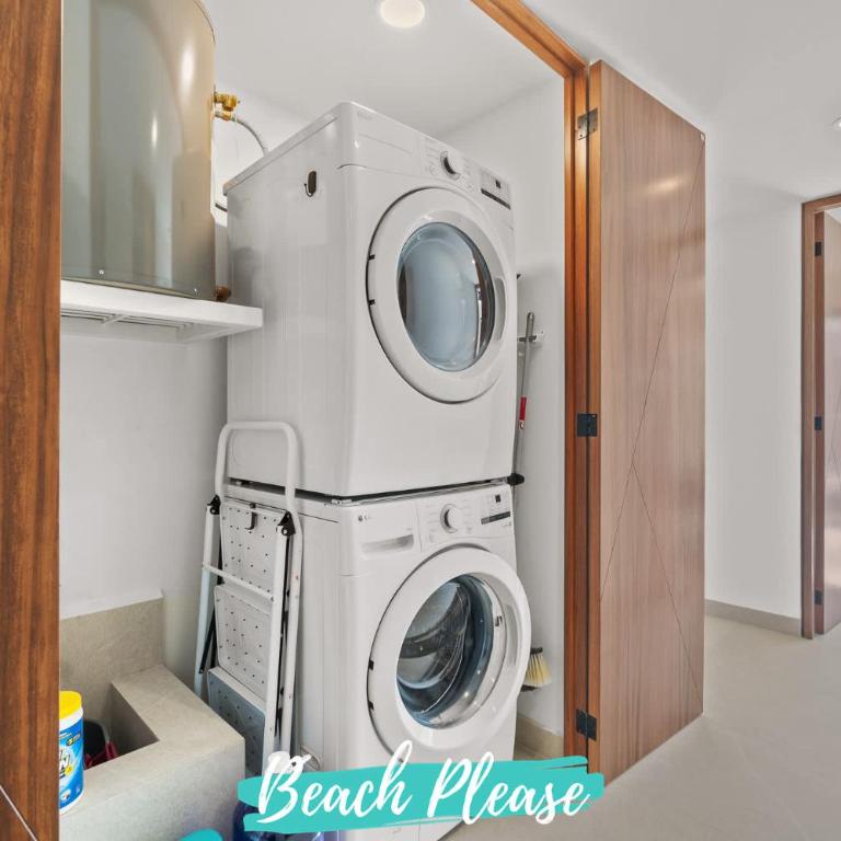 Marsala - 2 Blocks to Beach with Rooftop Pool - Apartment - 36