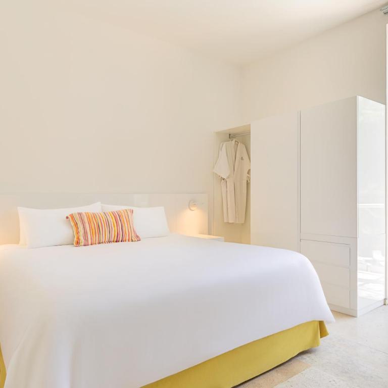 Anticavilla Hotel Restaurante & Spa - Habitación con cama extragrande y balcón - 3