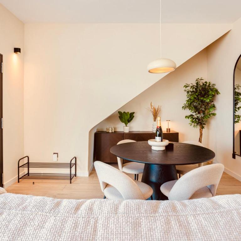 Luxe Penthouse met Dakterras en Zeezicht - Three-Bedroom House - 6