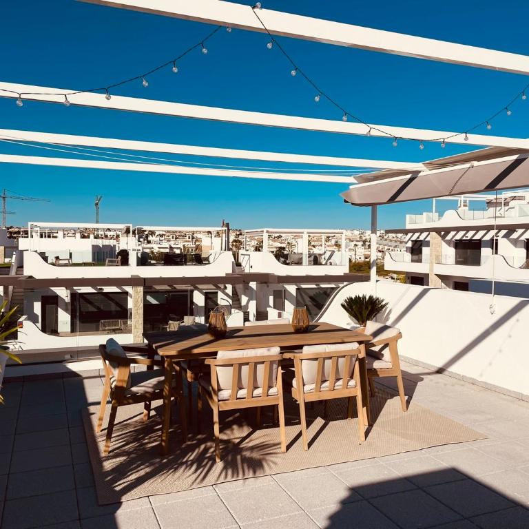 Luxe Penthouse met Dakterras en Zeezicht - Three-Bedroom House - 45