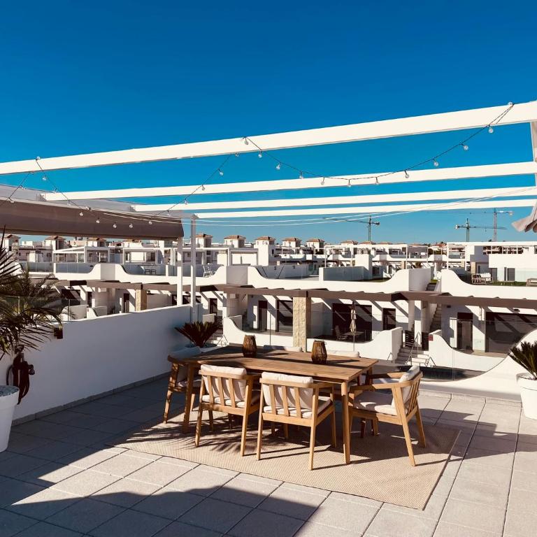Luxe Penthouse met Dakterras en Zeezicht - Three-Bedroom House - 46