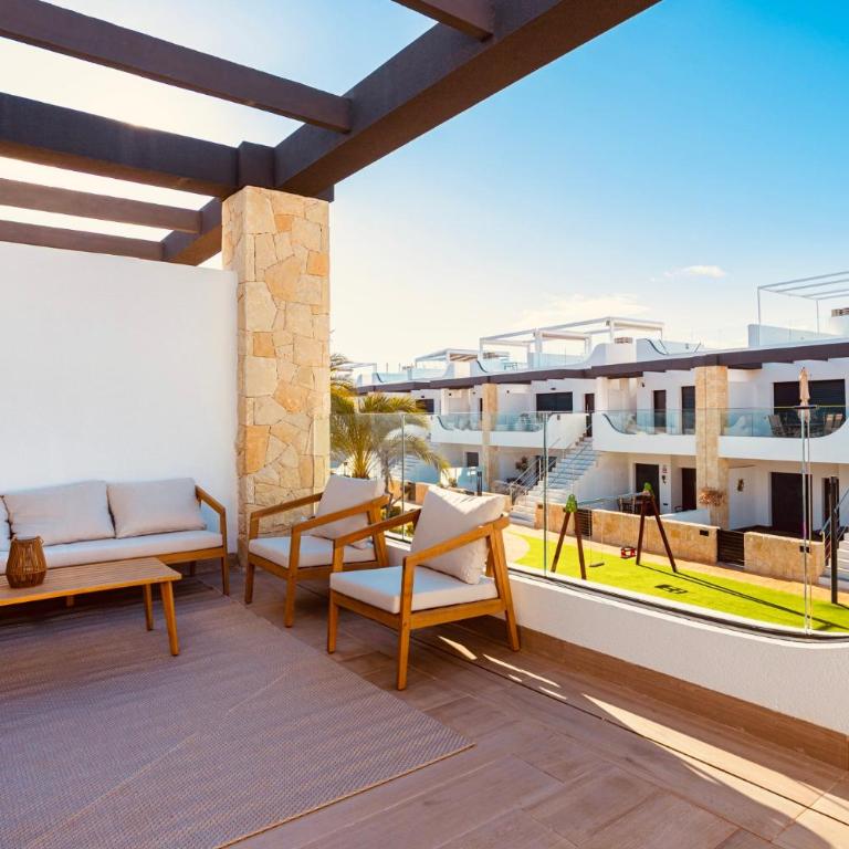 Luxe Penthouse met Dakterras en Zeezicht - Three-Bedroom House - 52