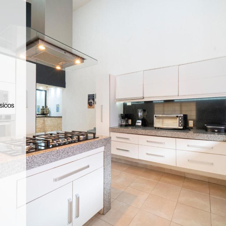 Private Villa with Pool and Tennis Court, 7 BR - Casa de 7 dormitorios - 12