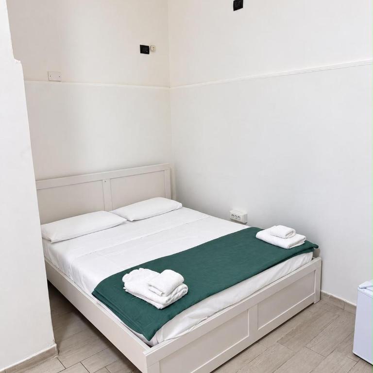 House Caracciolo by Loveinthetravel - Camera Quadrupla con Bagno Privato - 1