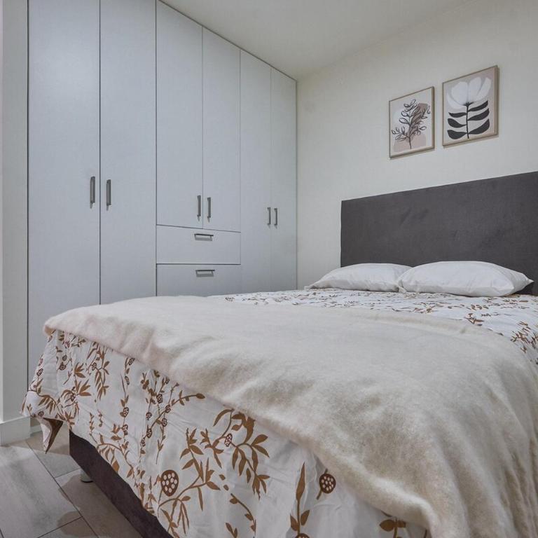 Moderno depa 2 habitaciones con cochera cerca al parque María Reiche Miraflores - Apartamento de 2 dormitorios - 13