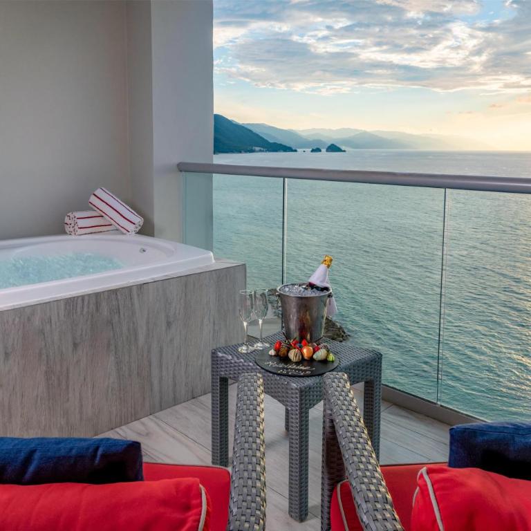 Hilton Vallarta Riviera All-Inclusive Resort,Puerto Vallarta - Suite Prémium con cama extragrande y bañera de hidromasaje - Frente al mar - 2