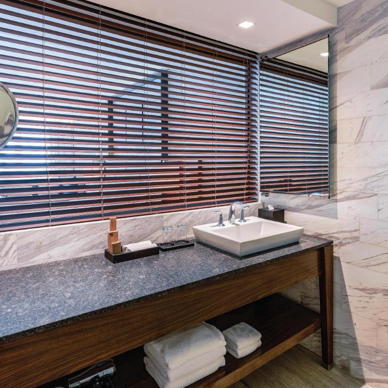 Hilton Vallarta Riviera All-Inclusive Resort,Puerto Vallarta - Suite Prémium con cama extragrande y bañera de hidromasaje - Frente al mar - 3