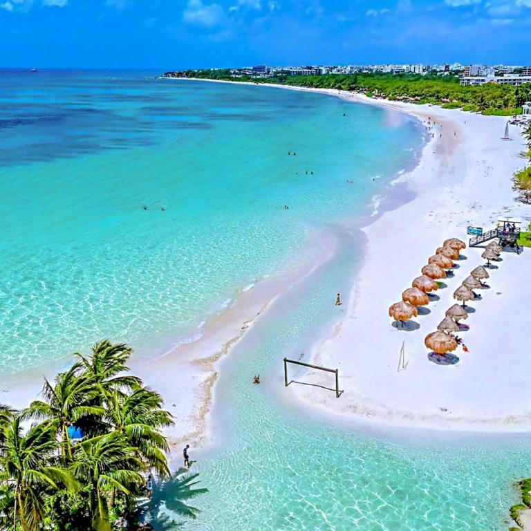 Tranquilo Suites with Rooftop Pool near Beach - Deluxe Suite mit Queensize-Bett - 23