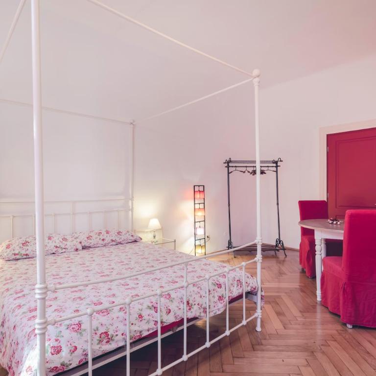 Bolzano Rooms - Camera Familiare con Bagno in Comune - 1