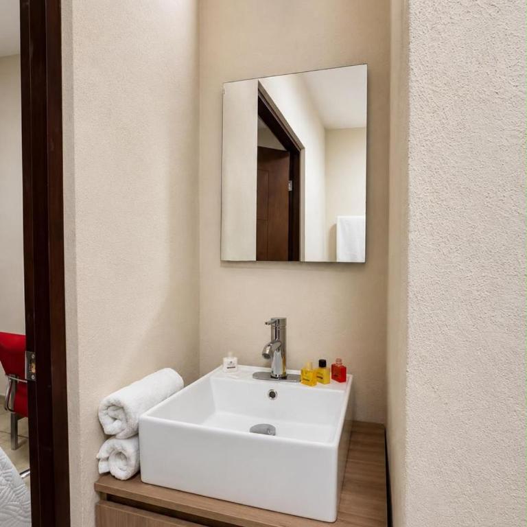 Suites Uk Chak Zona Universitaria - Habitación Doble con baño privado - 3
