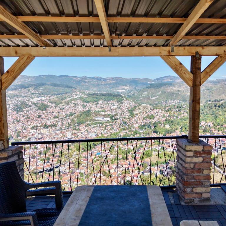 Sarajevo inside pool with view villa - Vila - 4