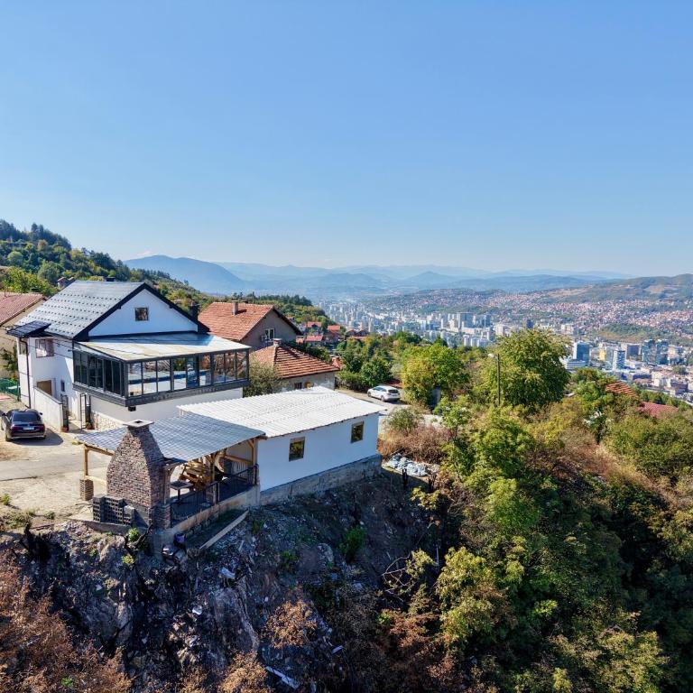 Sarajevo inside pool with view villa - Vila - 6