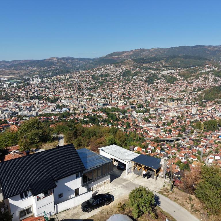 Sarajevo inside pool with view villa - Vila - 10