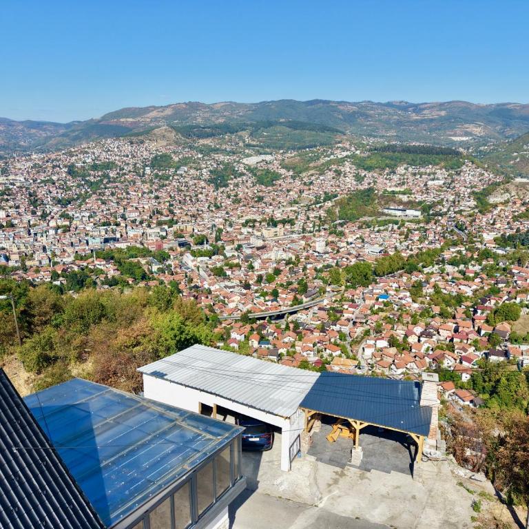 Sarajevo inside pool with view villa - Vila - 12