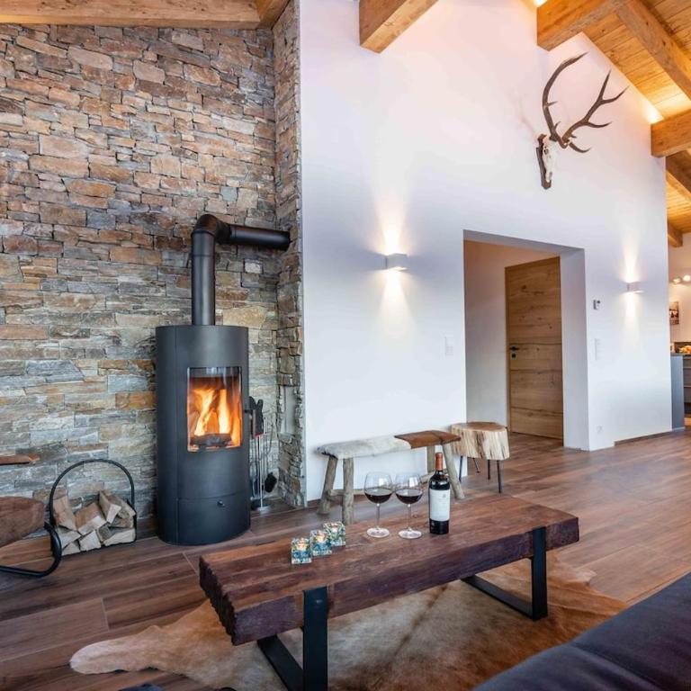 Dolomite Refuge Apartment with Balcony and Easy Slope Access - Appartement Deluxe - 55