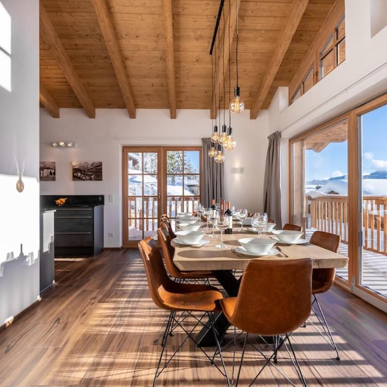 Dolomite Refuge Apartment with Balcony and Easy Slope Access - Appartement Deluxe - 53