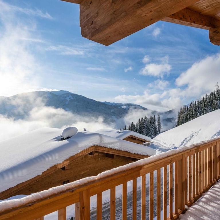 Dolomite Refuge Apartment with Balcony and Easy Slope Access - Appartement Deluxe - 48