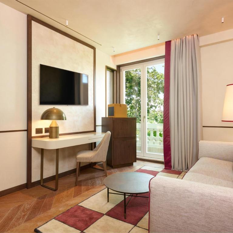 Palazzo Sanzio Rome, A Radisson Collection Hotel - Presidential Suite with Balcony -Tevere View - 4